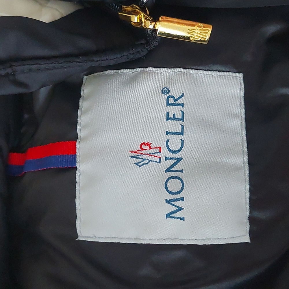 Moncler White/Black Down Puffer Cropped Jacket with Removable Hoodie - Picture 7 of 16